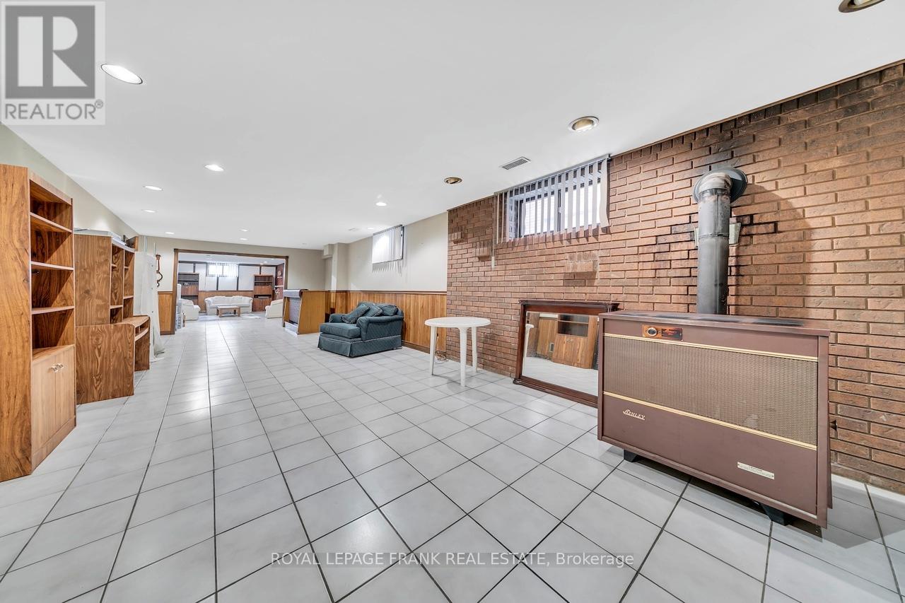 4236 Rockwood Road, Mississauga, Ontario  L4W 1L7 - Photo 36 - W12573132