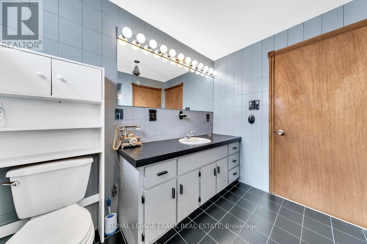 4236 Rockwood Road, Mississauga, Ontario  L4W 1L7 - Photo 41 - W12573132