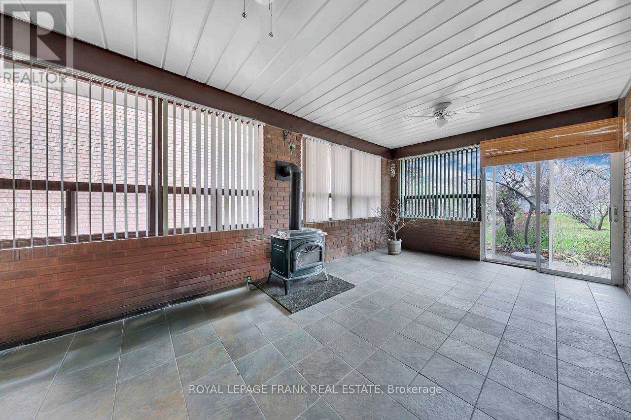 4236 Rockwood Road, Mississauga, Ontario  L4W 1L7 - Photo 46 - W12573132