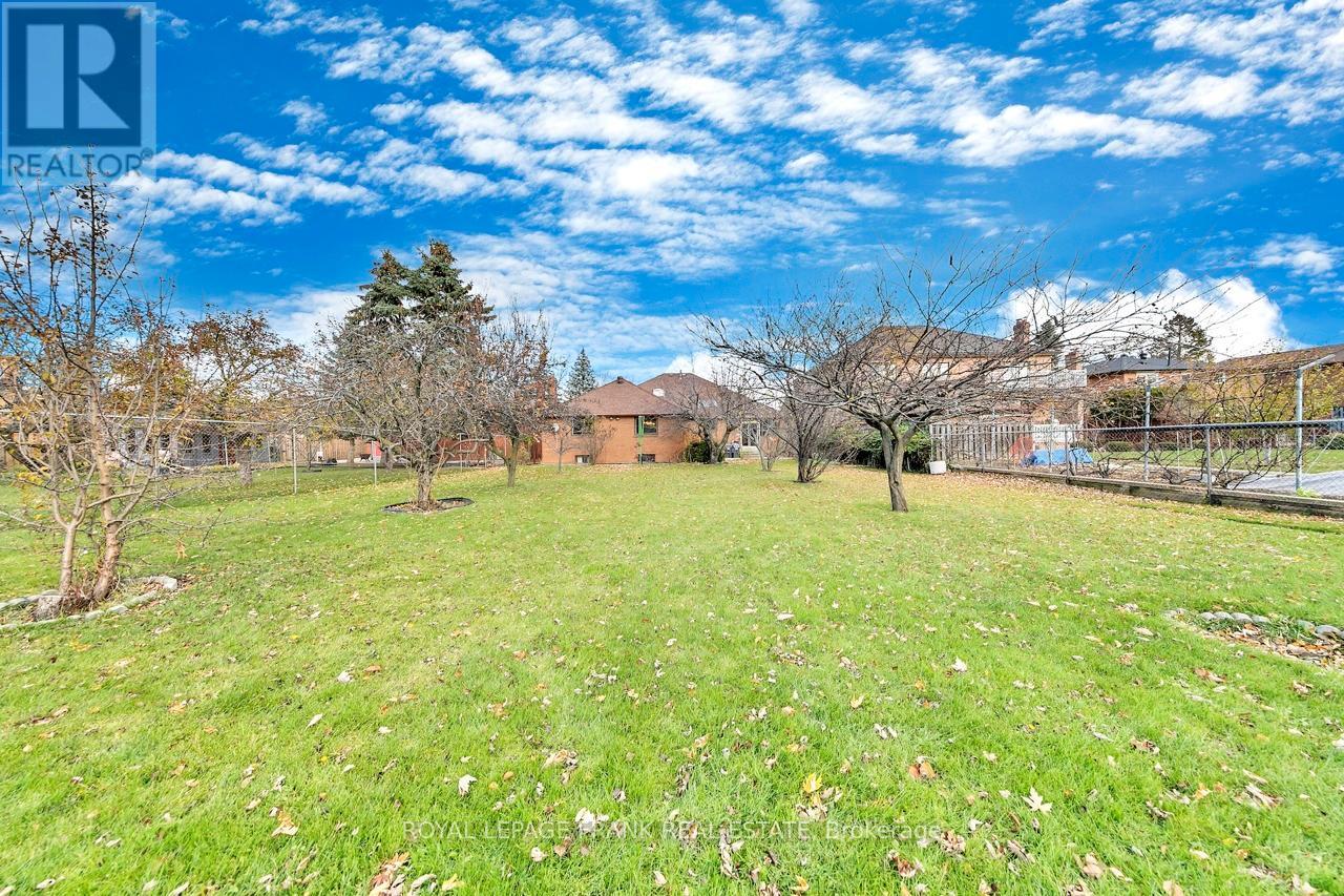 4236 Rockwood Road, Mississauga, Ontario  L4W 1L7 - Photo 49 - W12573132