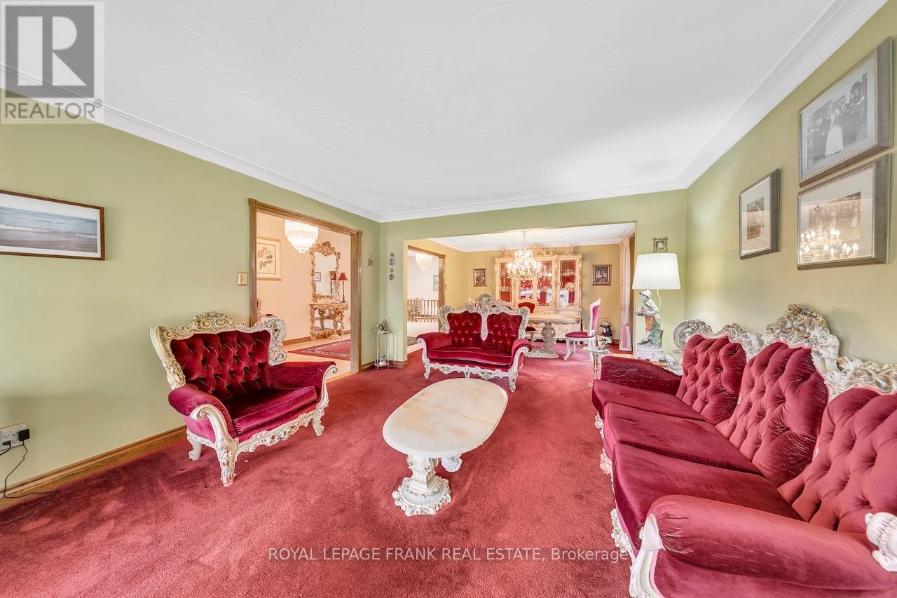 4236 Rockwood Road, Mississauga, Ontario  L4W 1L7 - Photo 9 - W12573132