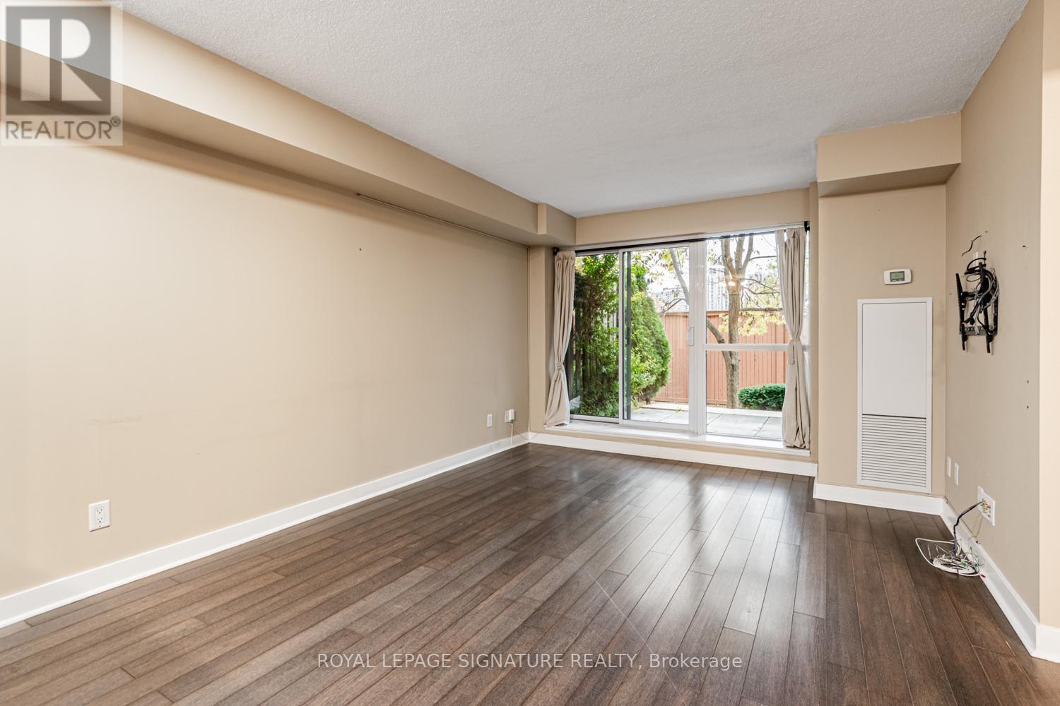 221 - 120 DALLIMORE CIRCLE, Toronto, Ontario