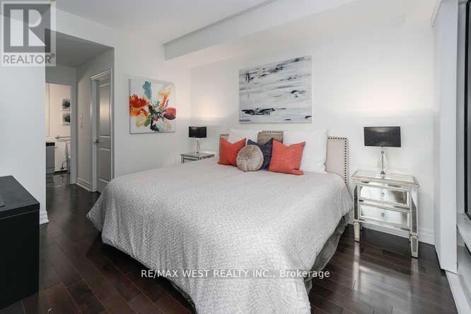 4002 - 8 The Esplanade, Toronto, Ontario  M5E 0A6 - Photo 12 - C12573094