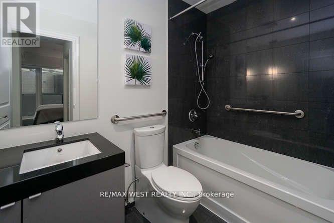 4002 - 8 The Esplanade, Toronto, Ontario  M5E 0A6 - Photo 14 - C12573094