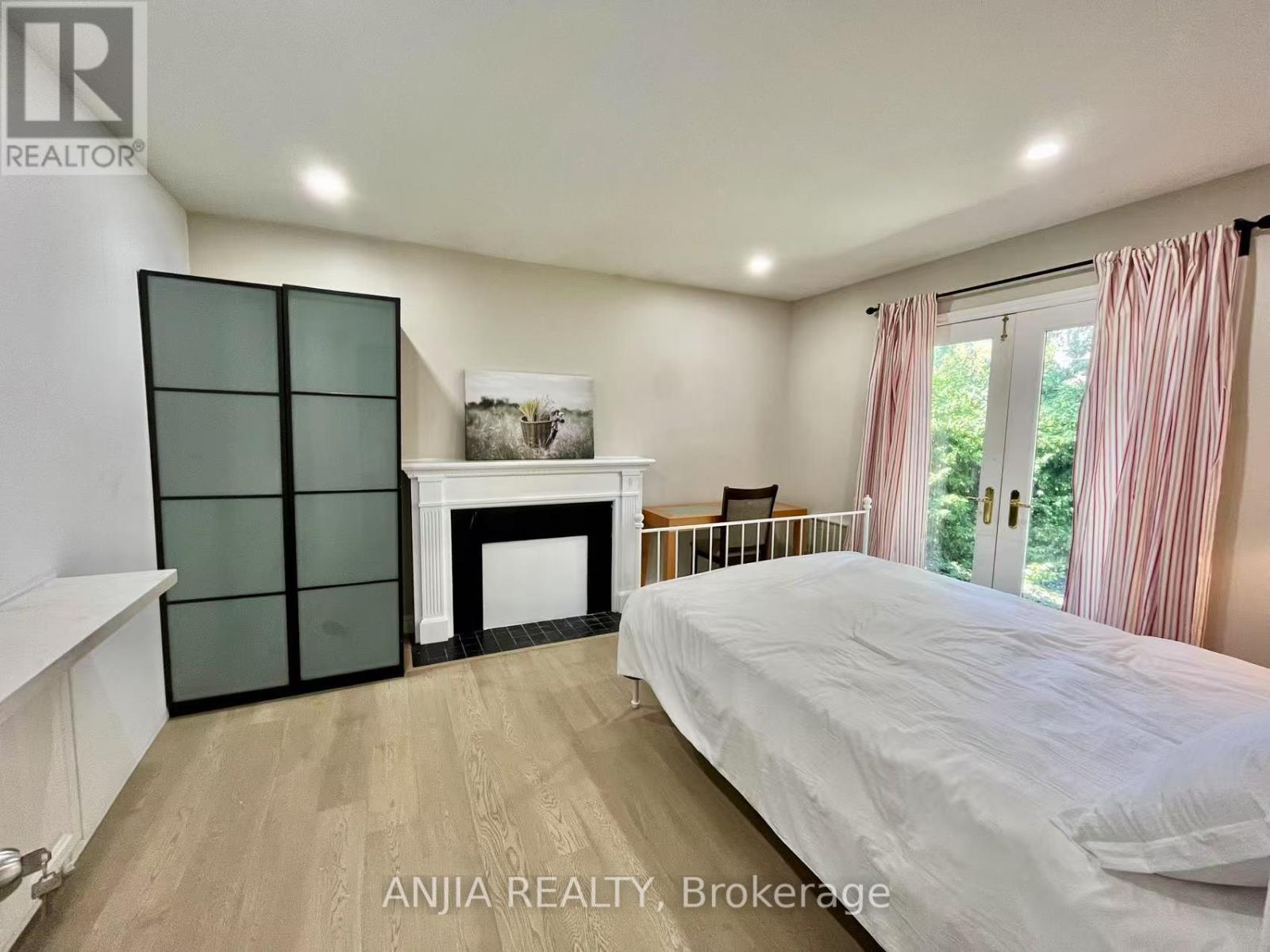 298 Empress Avenue, Toronto, Ontario  M2N 3V4 - Photo 2 - C12431466