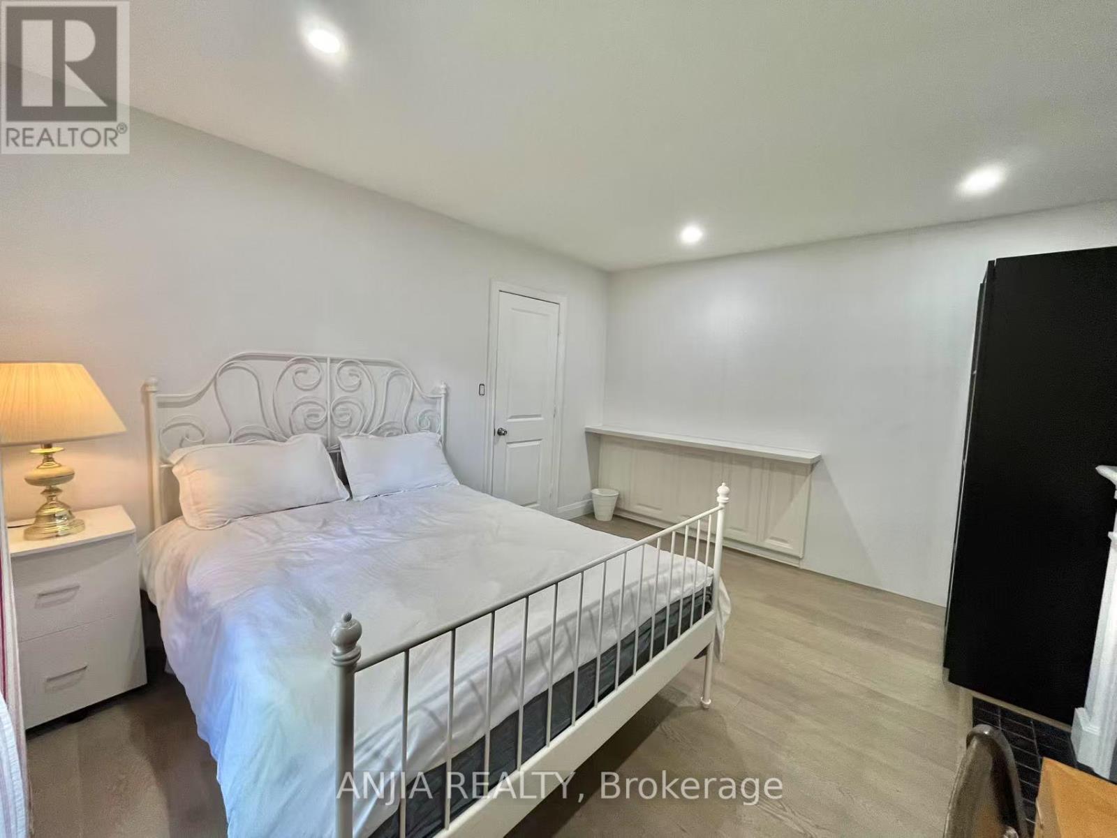 298 Empress Avenue, Toronto, Ontario  M2N 3V4 - Photo 3 - C12431466