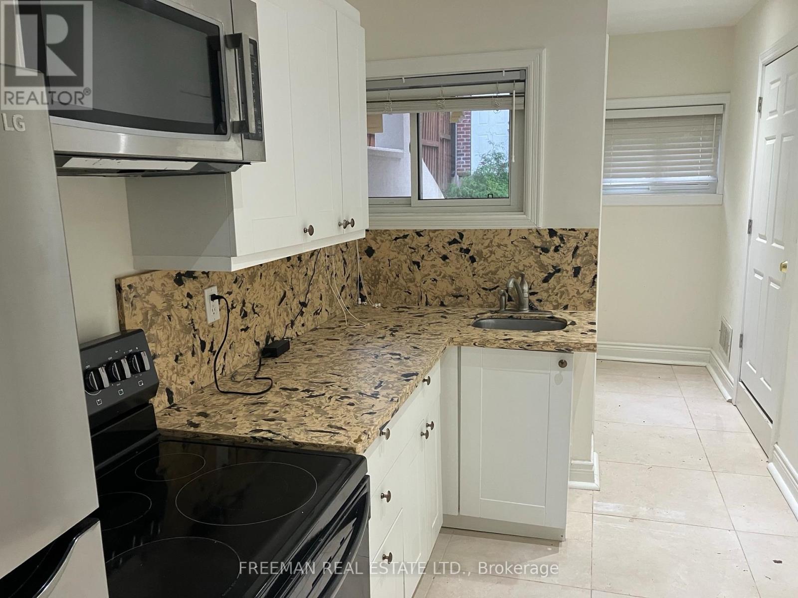 Bsmt-R - 916 Manning Avenue, Toronto, Ontario  M6G 2X4 - Photo 6 - C12558220