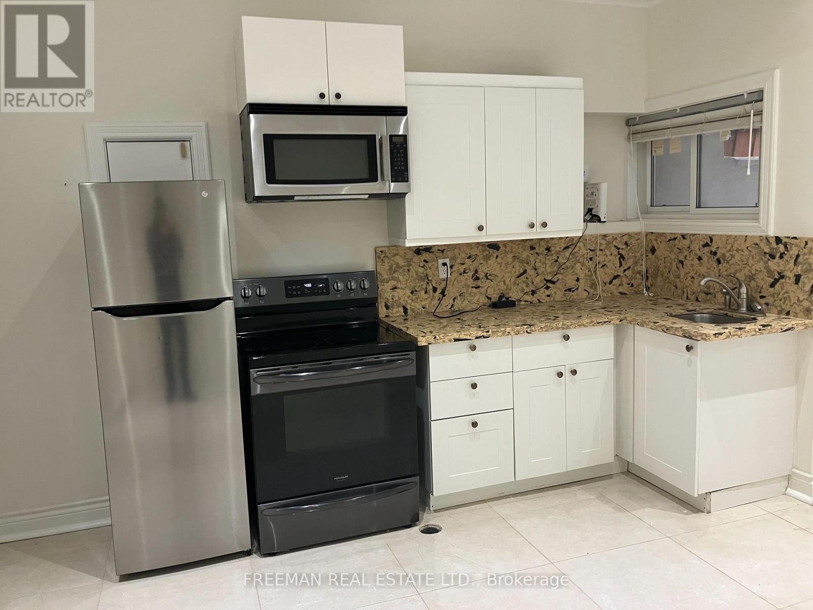 Bsmt-R - 916 Manning Avenue, Toronto, Ontario  M6G 2X4 - Photo 5 - C12558220