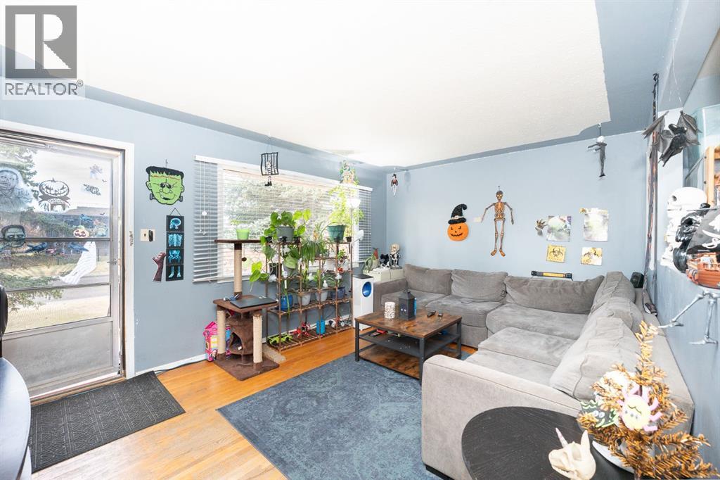 4524 73 Street Nw, Calgary, Alberta  T3B 2M4 - Photo 3 - A2267336