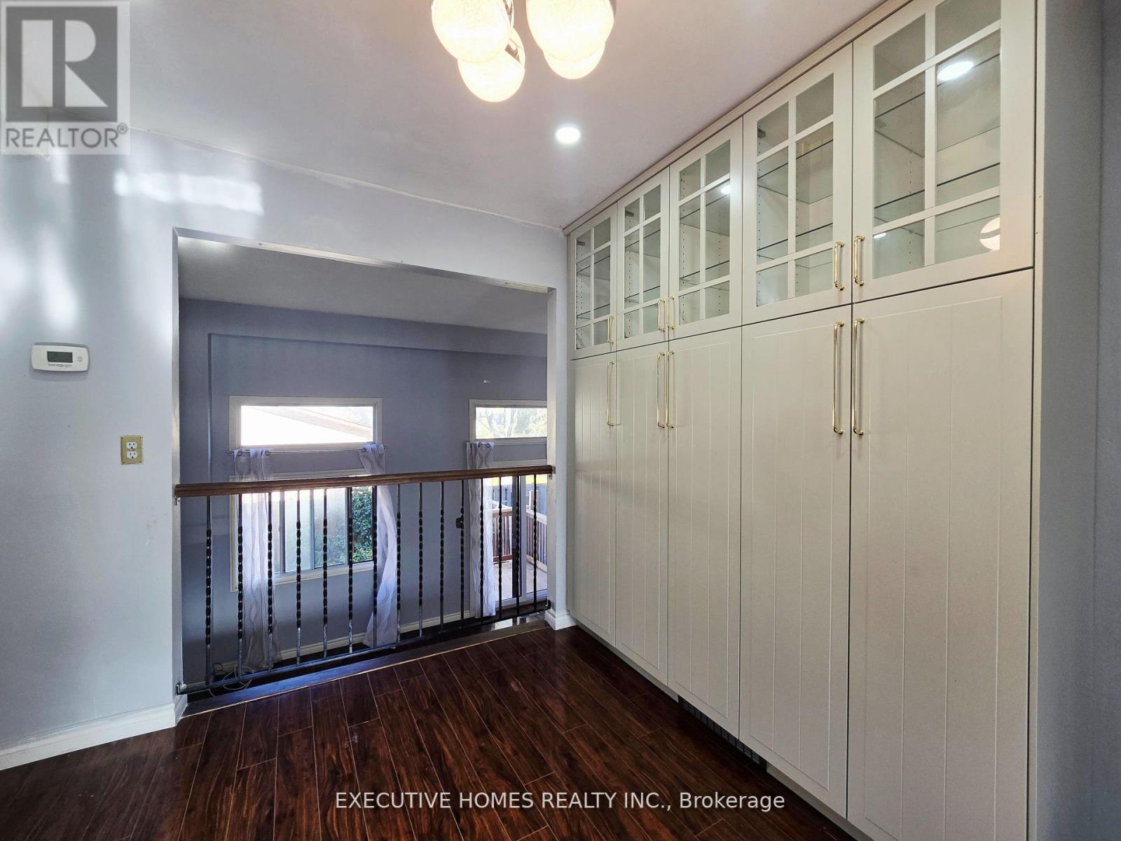 61 Collins Crescent, Brampton, Ontario  L6V 3N1 - Photo 10 - W12569476