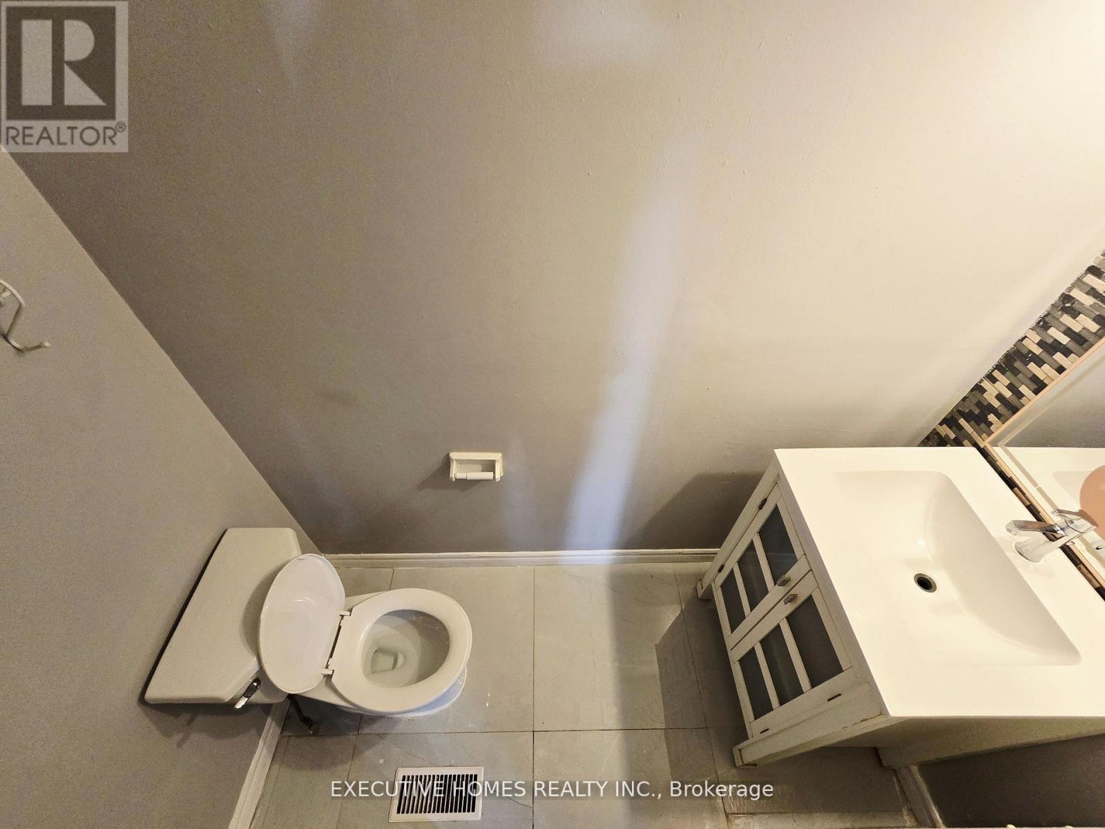 61 Collins Crescent, Brampton, Ontario  L6V 3N1 - Photo 20 - W12569476