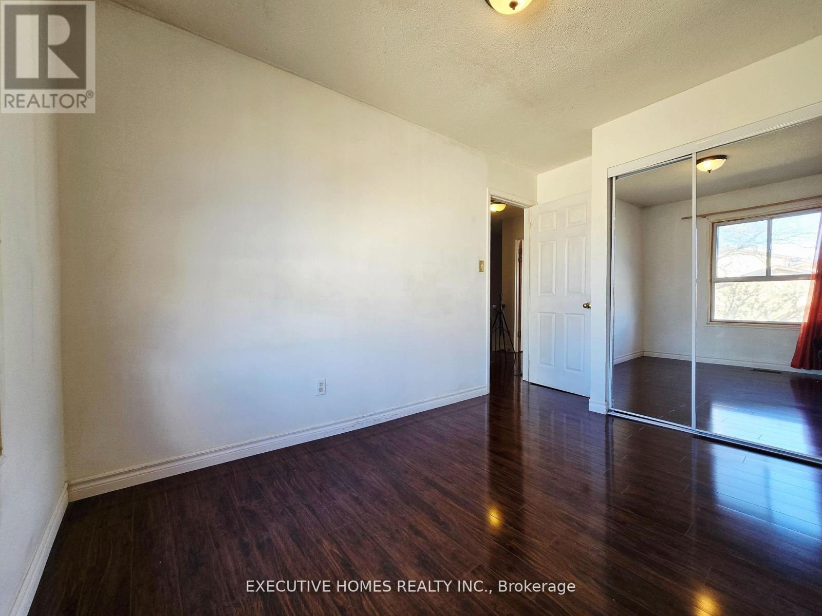 61 Collins Crescent, Brampton, Ontario  L6V 3N1 - Photo 22 - W12569476