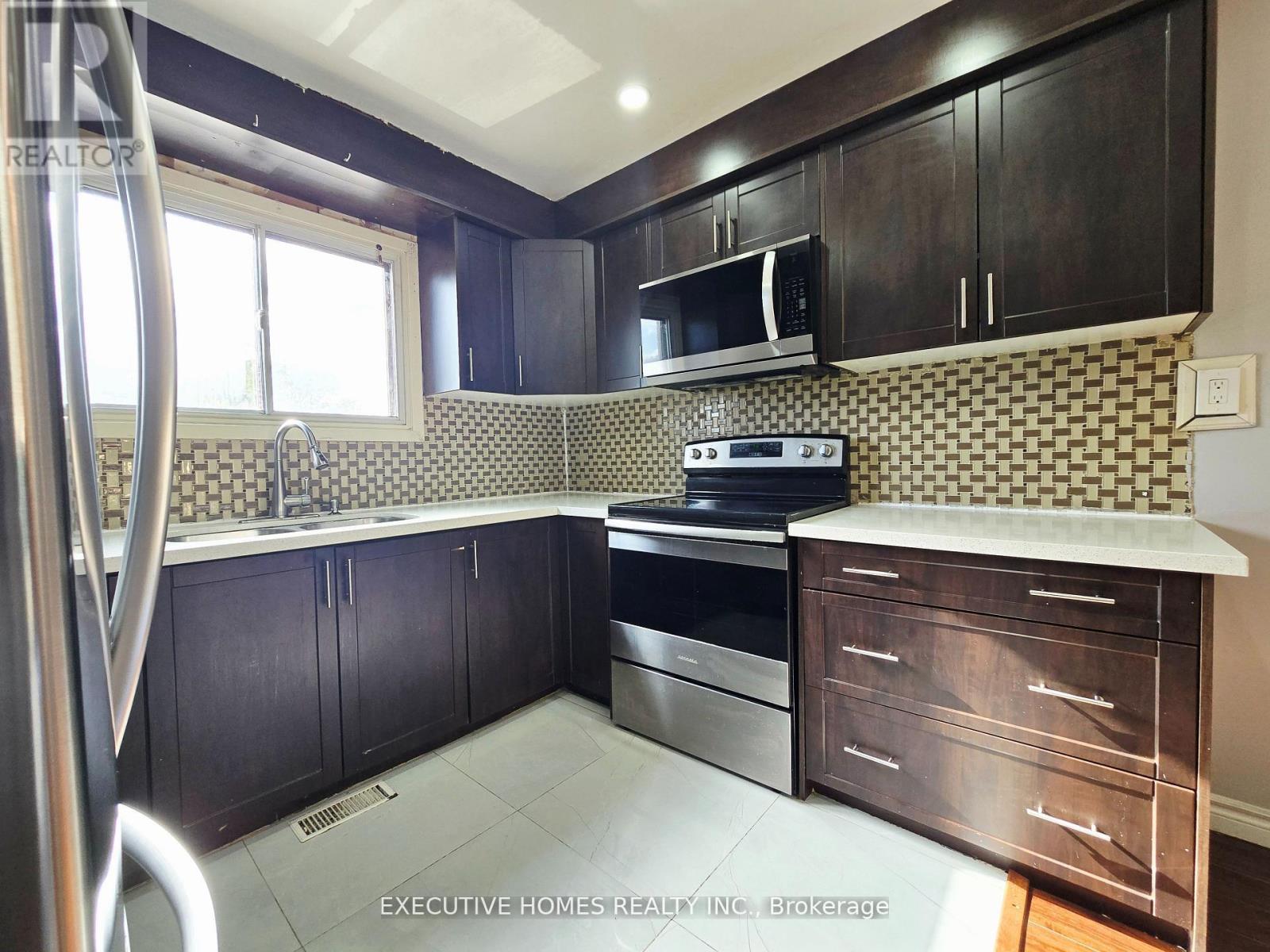 61 Collins Crescent, Brampton, Ontario  L6V 3N1 - Photo 13 - W12569476