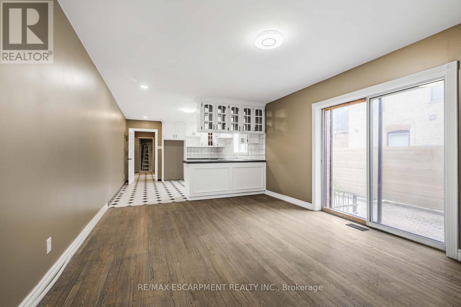 35 Beaconsfield Avenue, Toronto, Ontario  M6J 3J1 - Photo 6 - C12283702