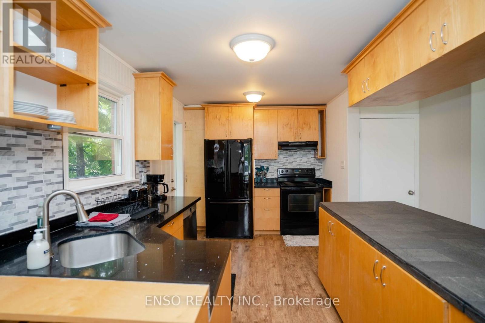 Unit B - 24 Gentry Crescent, Richmond Hill, Ontario  L4C 2G9 - Photo 10 - N12572986