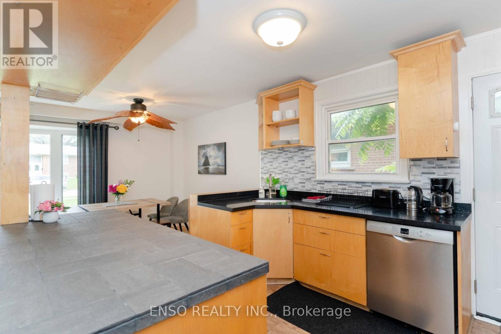 Unit B - 24 Gentry Crescent, Richmond Hill, Ontario  L4C 2G9 - Photo 13 - N12572986