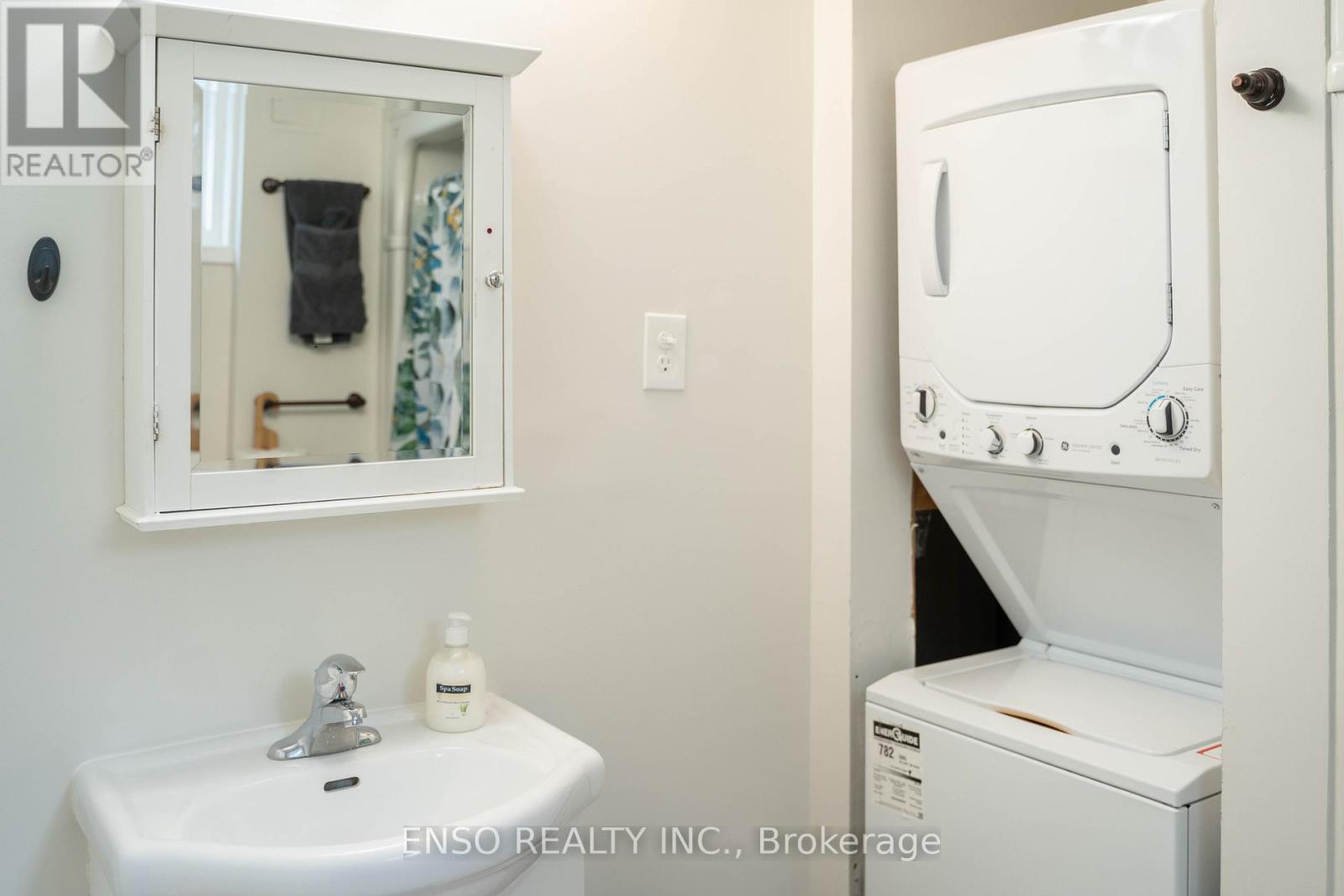 Unit B - 24 Gentry Crescent, Richmond Hill, Ontario  L4C 2G9 - Photo 24 - N12572986