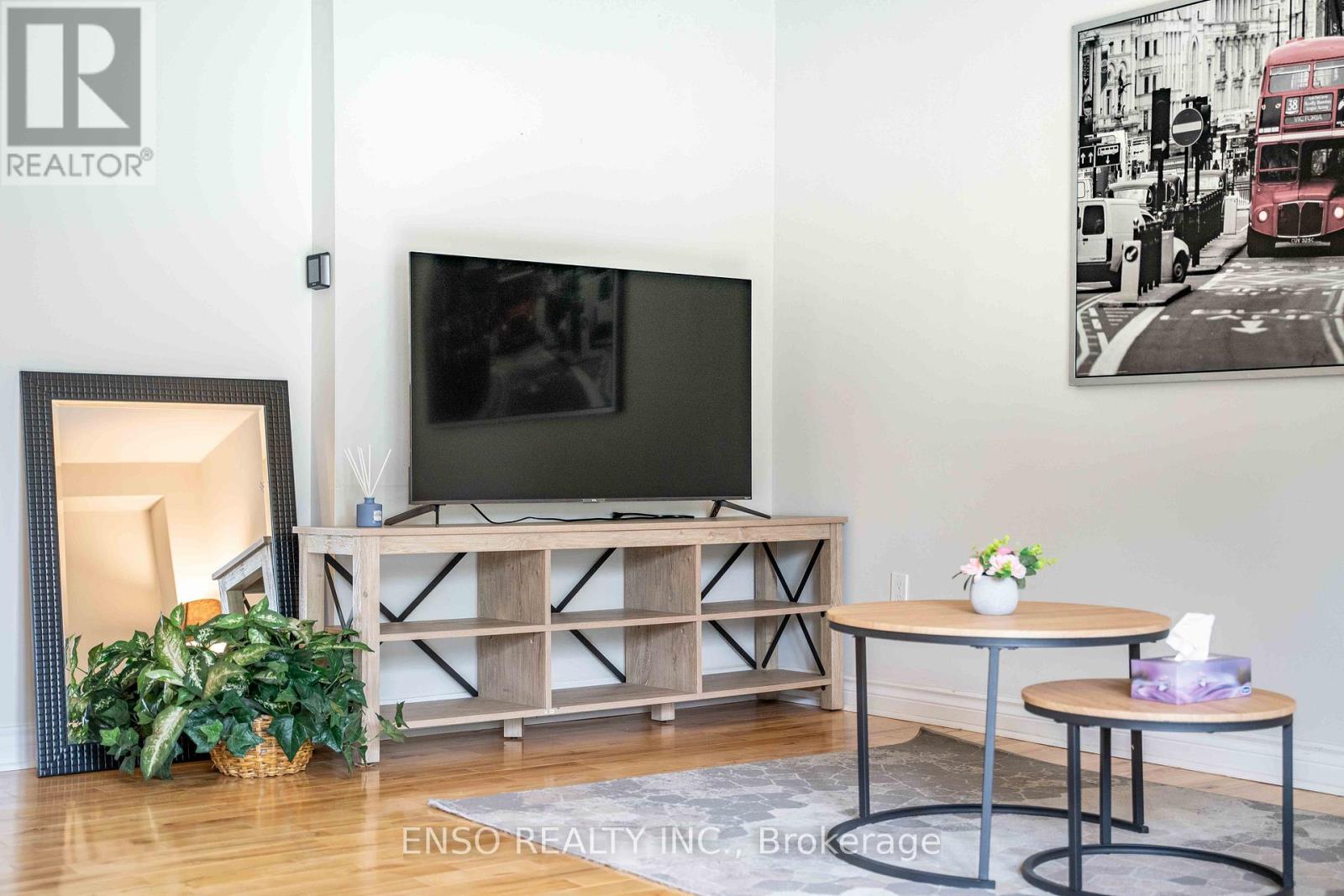 Unit B - 24 Gentry Crescent, Richmond Hill, Ontario  L4C 2G9 - Photo 3 - N12572986