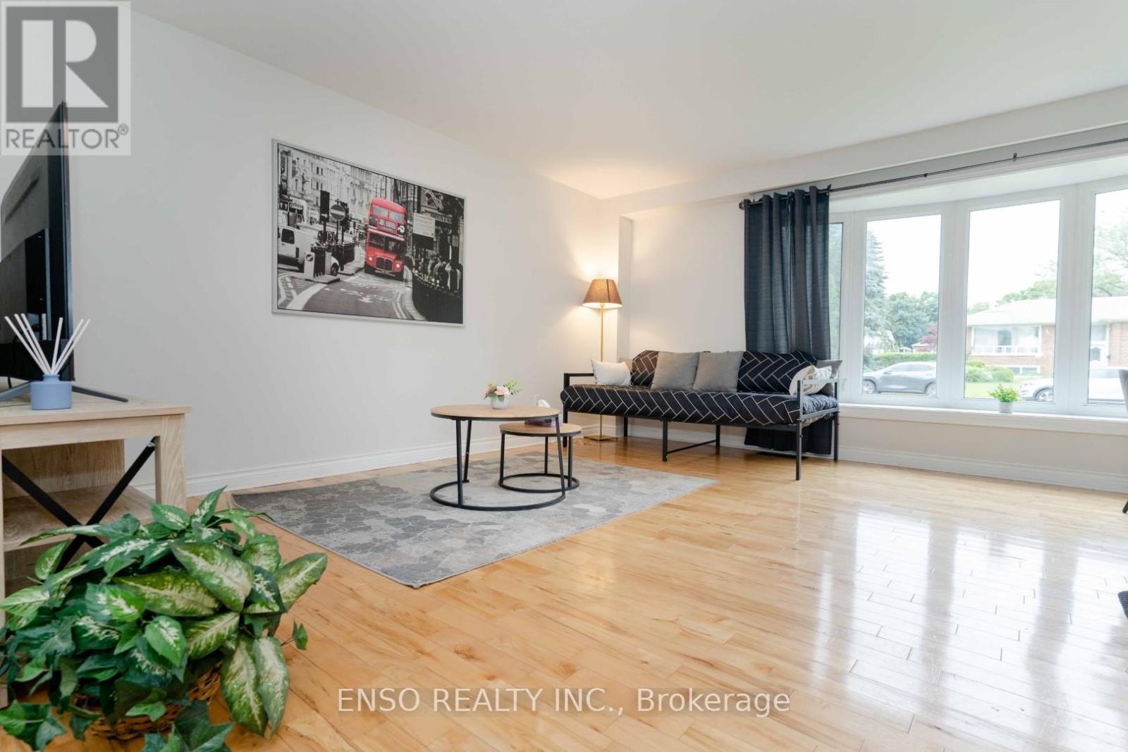 Unit B - 24 Gentry Crescent, Richmond Hill, Ontario  L4C 2G9 - Photo 5 - N12572986