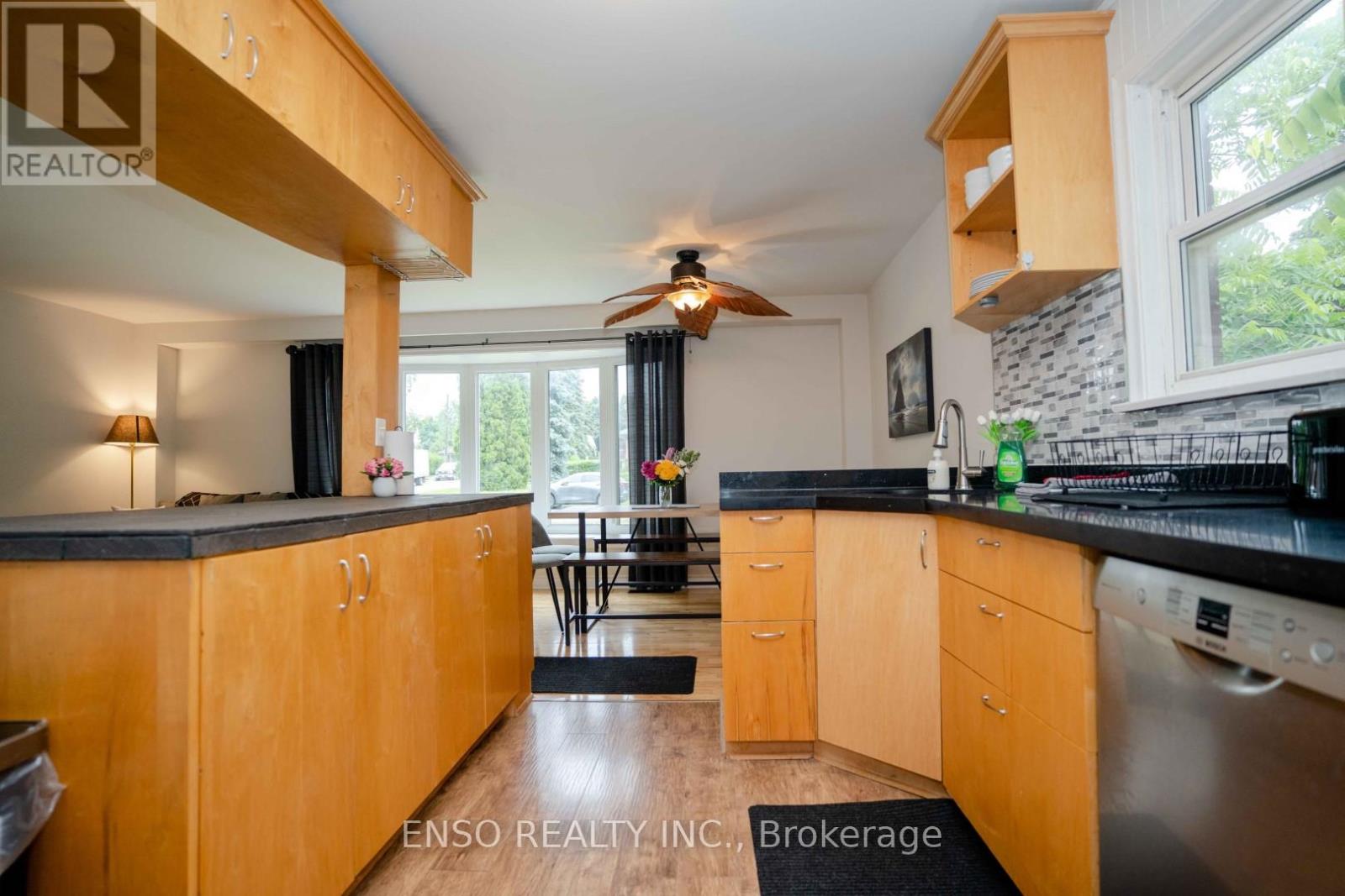 Unit B - 24 Gentry Crescent, Richmond Hill, Ontario  L4C 2G9 - Photo 9 - N12572986