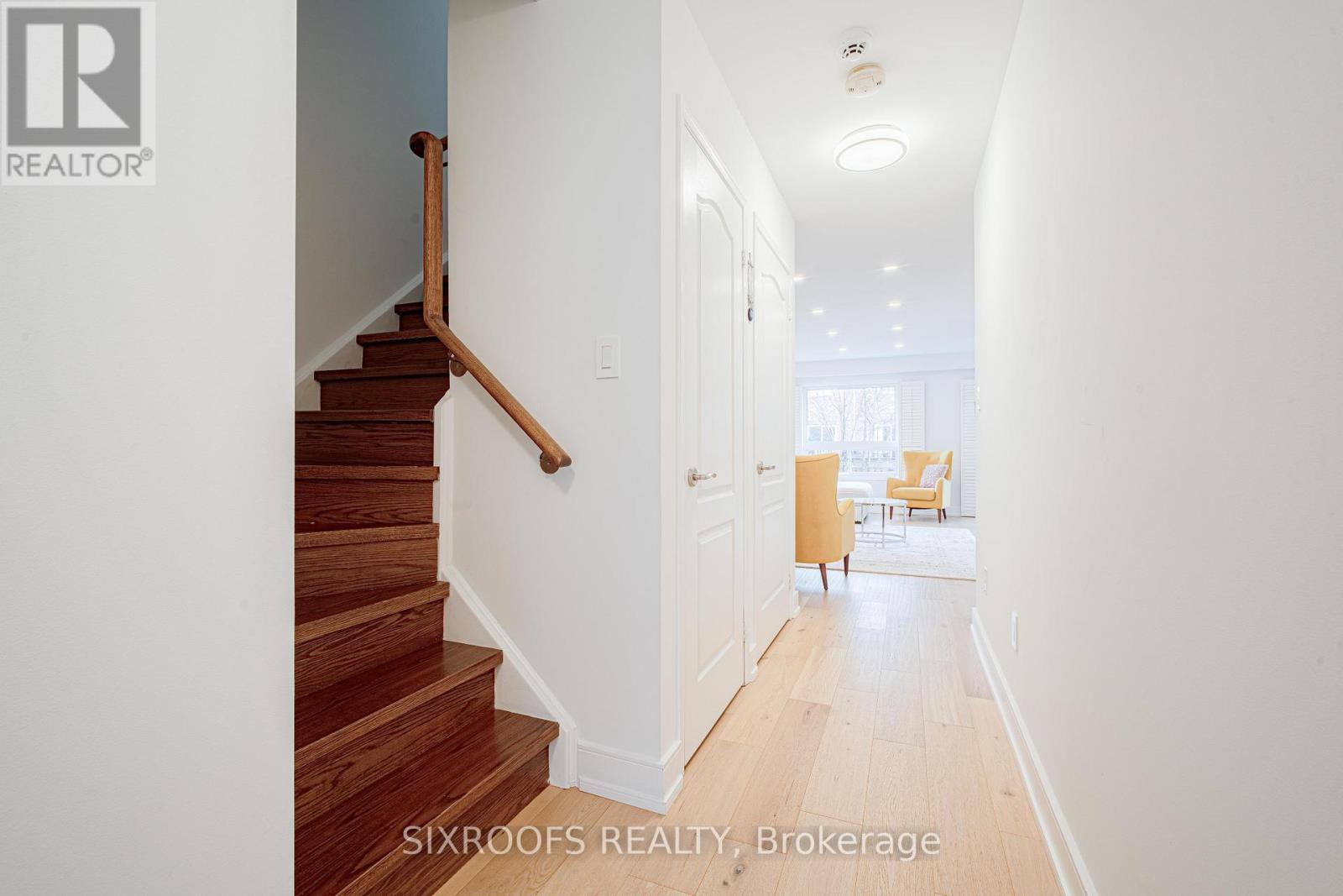 84 Hartford Crescent, Newmarket, Ontario  L3X 2Z5 - Photo 5 - N12572992