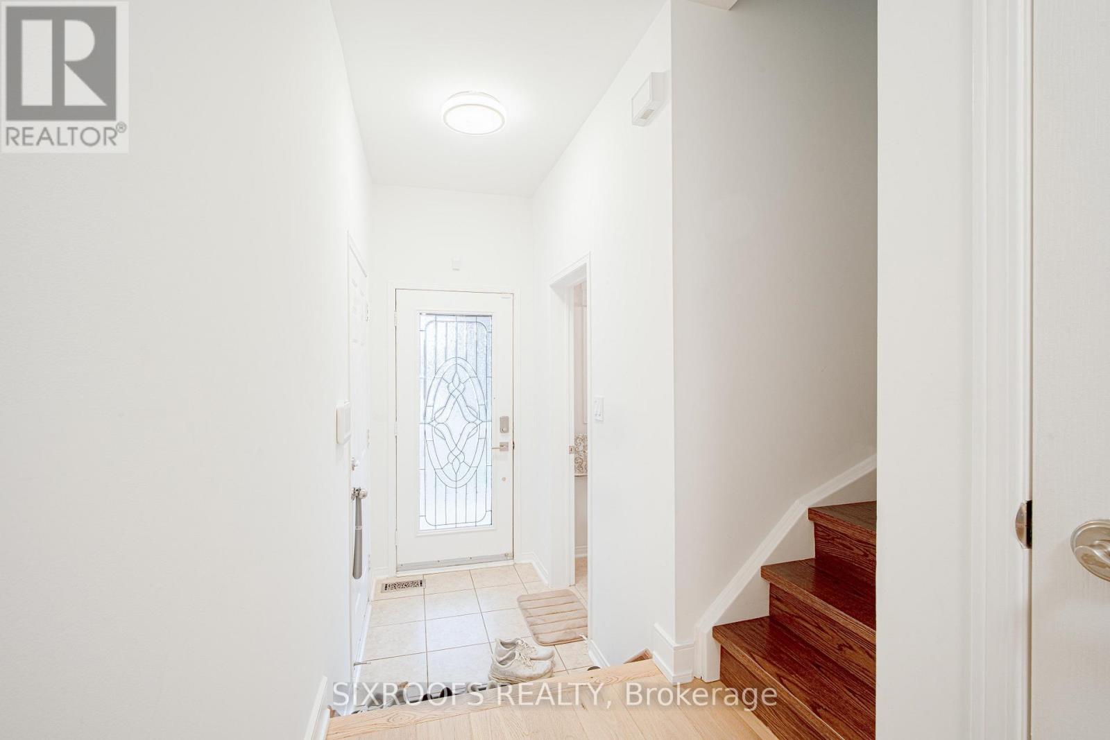 84 Hartford Crescent, Newmarket, Ontario  L3X 2Z5 - Photo 6 - N12572992