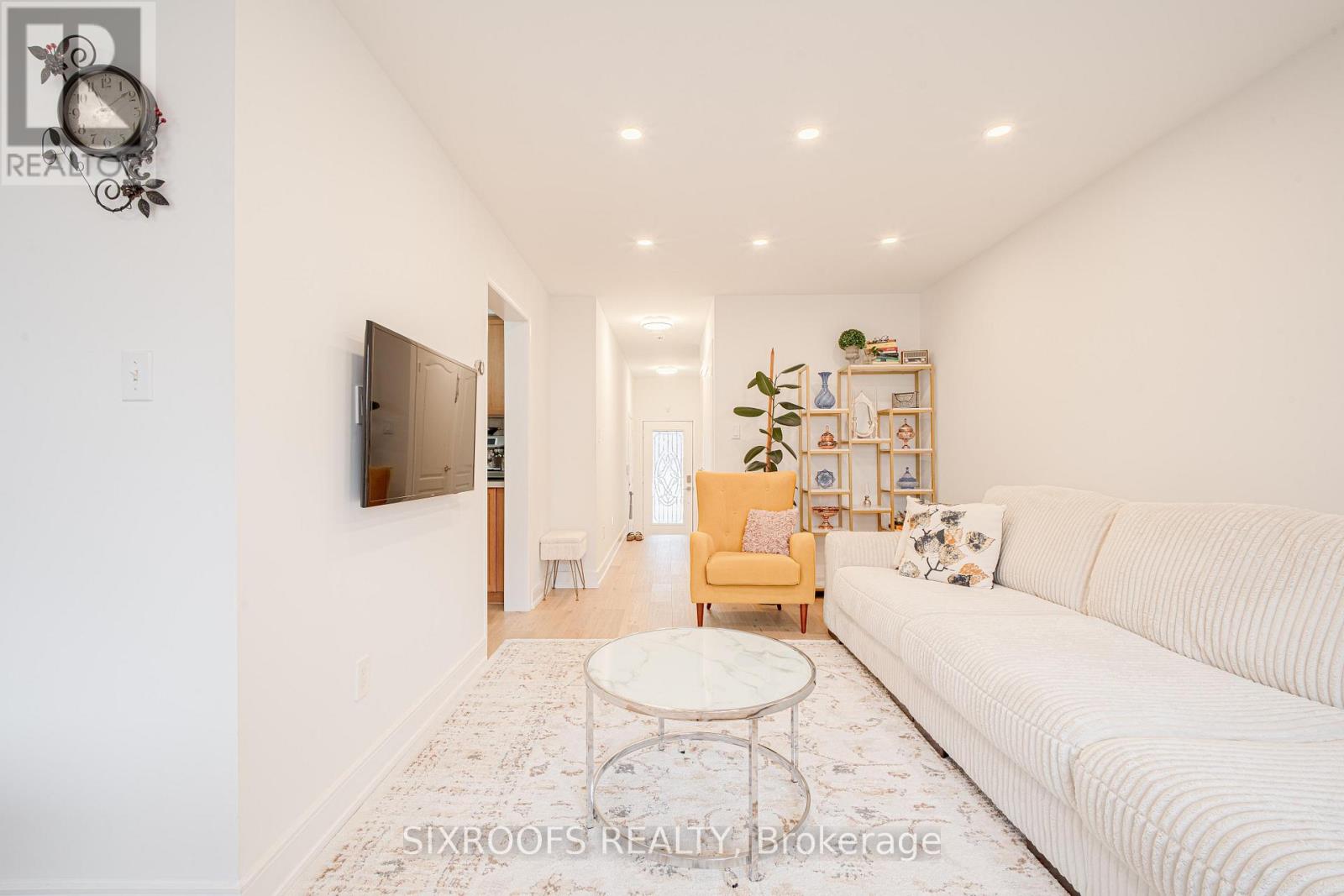 84 Hartford Crescent, Newmarket, Ontario  L3X 2Z5 - Photo 8 - N12572992