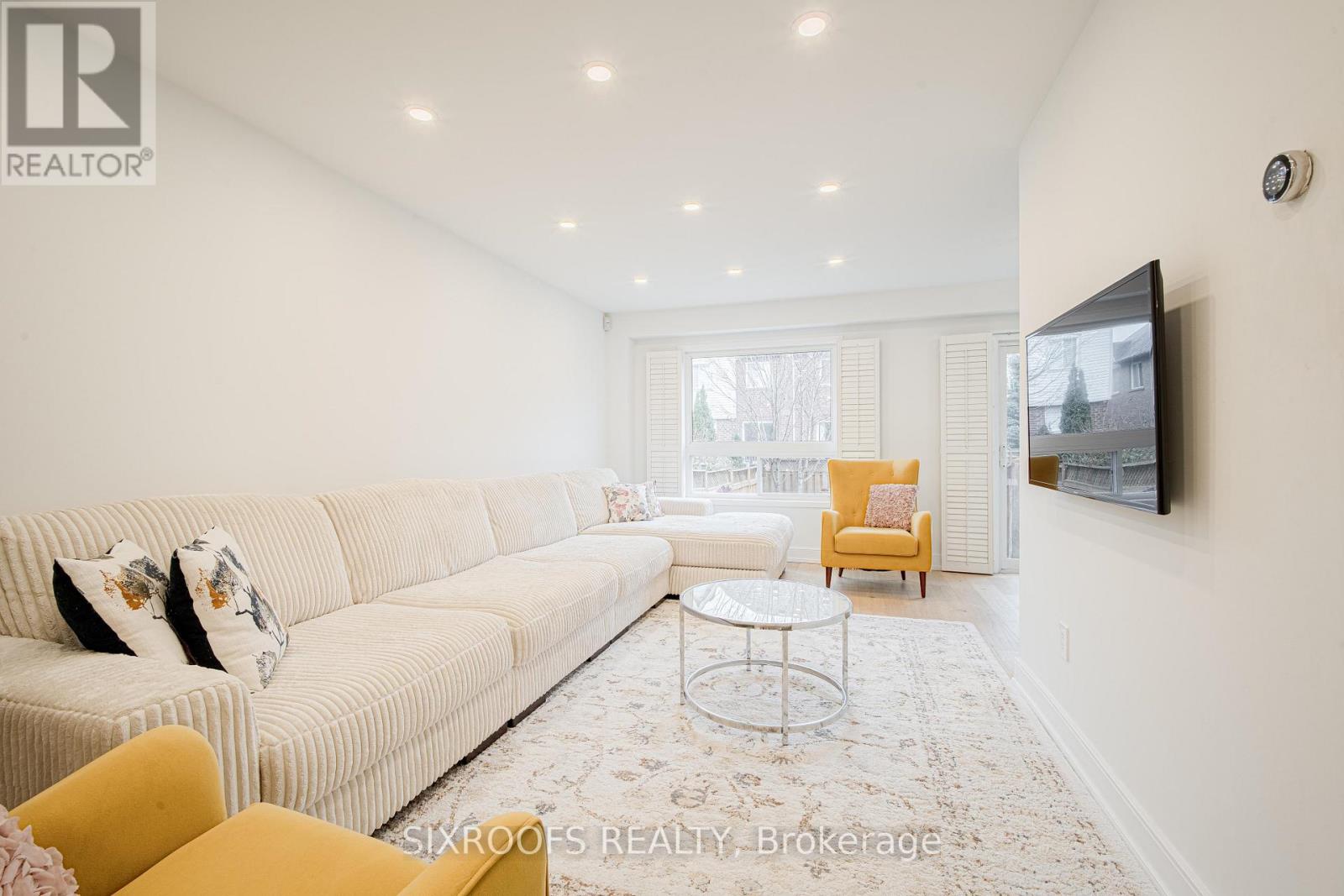 84 Hartford Crescent, Newmarket, Ontario  L3X 2Z5 - Photo 9 - N12572992