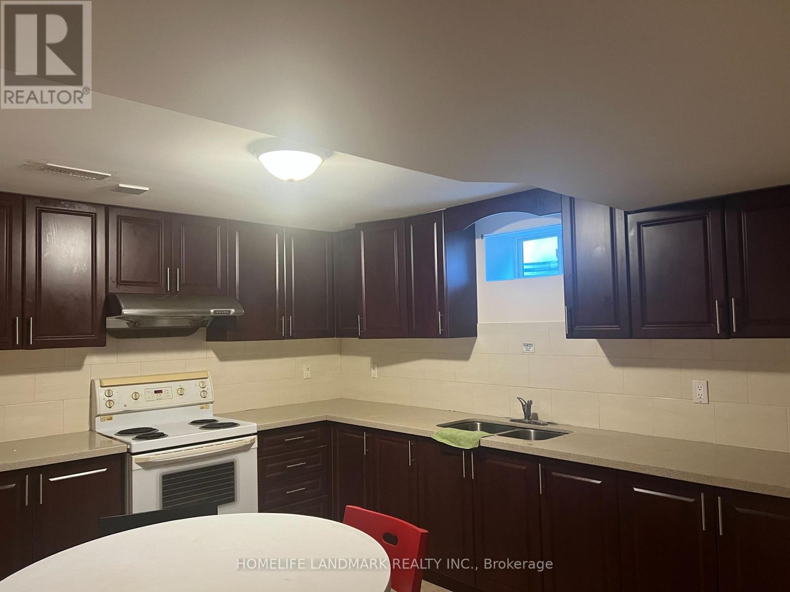 32 Jordana Drive, Markham, Ontario  L3S 3N8 - Photo 2 - N12573006