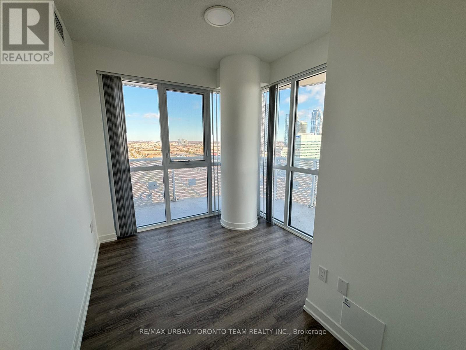 2206 - 8 Interchange Way, Vaughan, Ontario  L4K 5Z7 - Photo 8 - N12573044