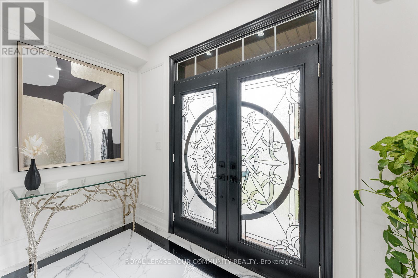 1 Byblos Court, East Gwillimbury, Ontario  L9N 0T3 - Photo 8 - N12573078