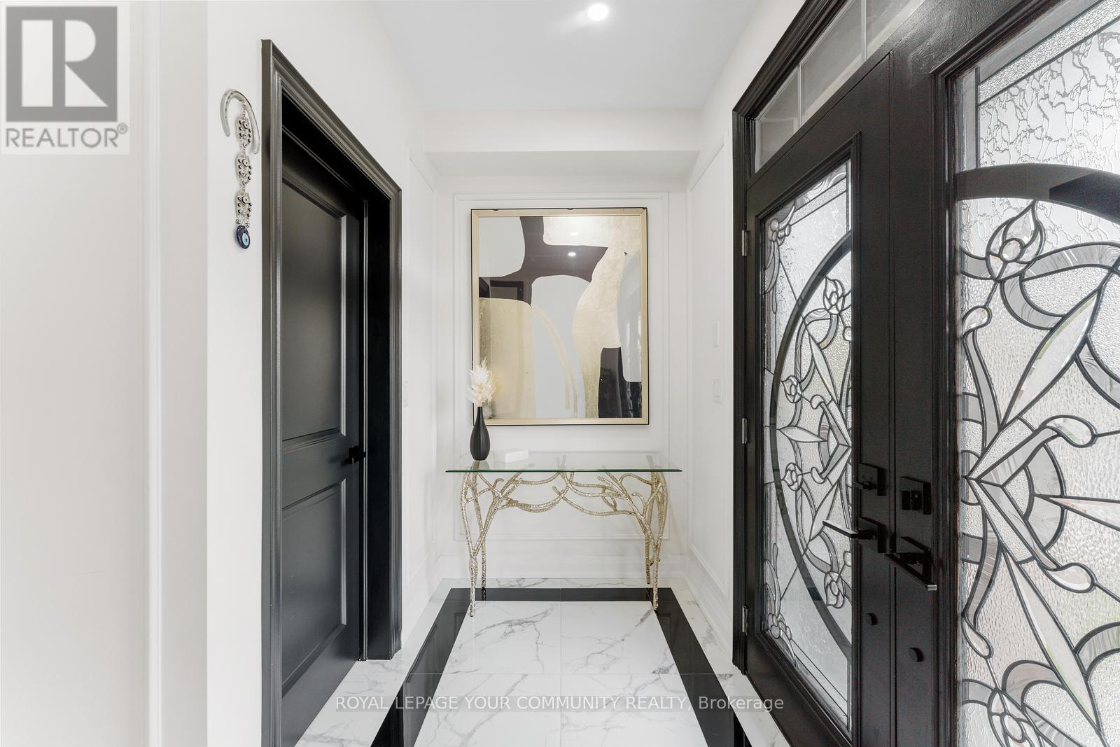 1 Byblos Court, East Gwillimbury, Ontario  L9N 0T3 - Photo 9 - N12573078