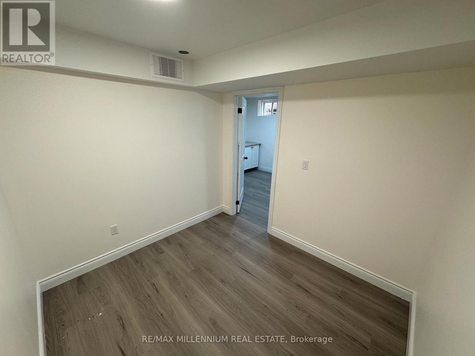 Lower - 161 Romaneli Crescent, Bradford West Gwillimbury, Ontario  L3Z 0X6 - Photo 8 - N12573098