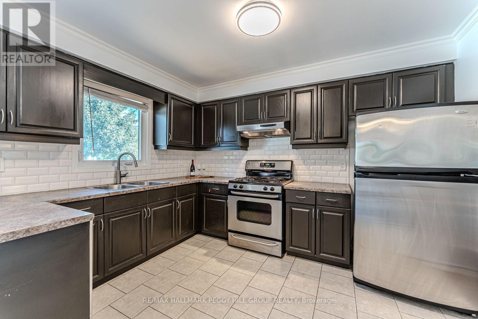 2 Carmichael Court, Orillia, Ontario  L3V 7R6 - Photo 5 - S12572978