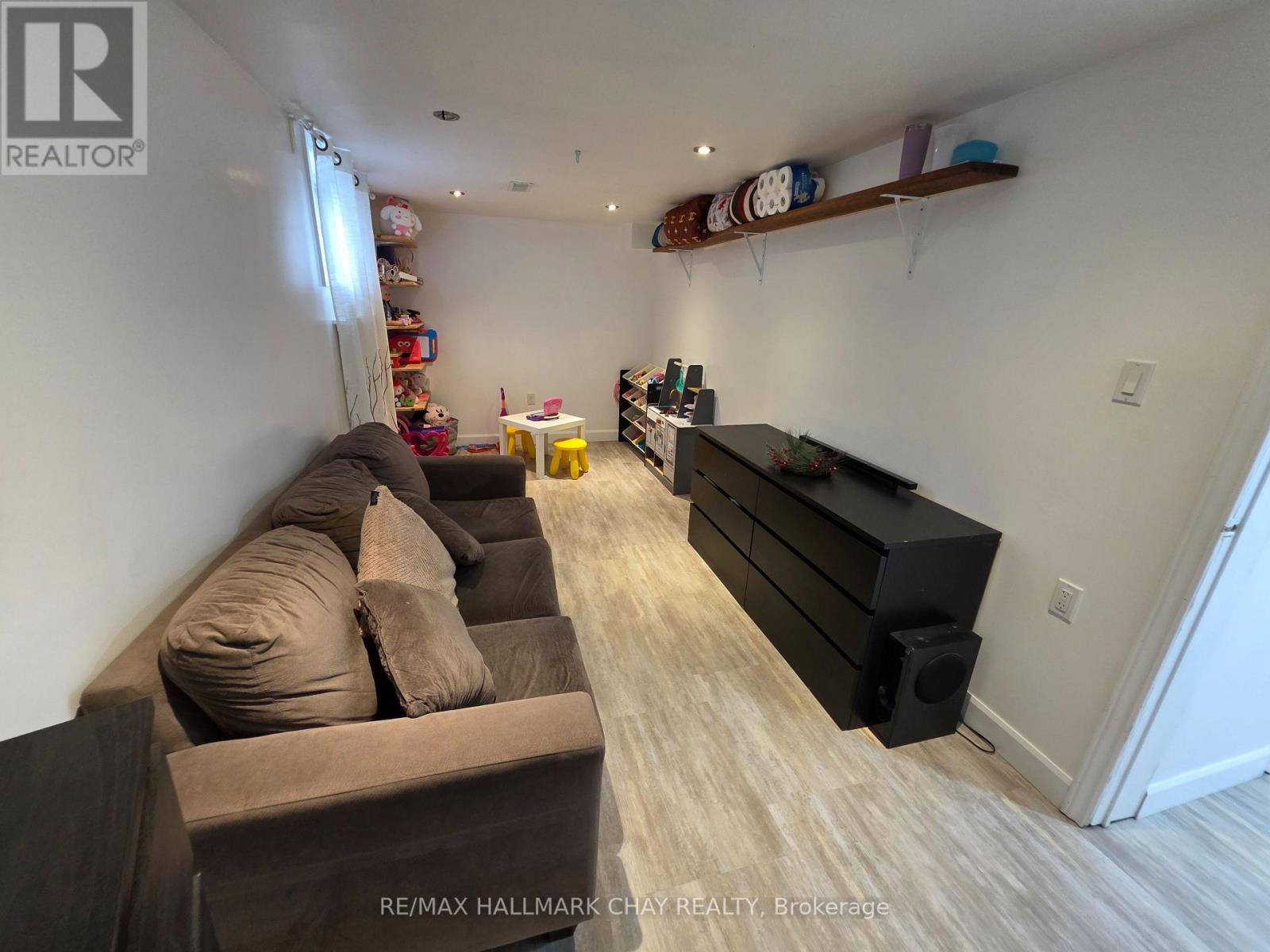 54 Shakespeare Crescent, Barrie (Letitia Heights), Ontario  L4N 6C1 - Photo 17 - S12573130