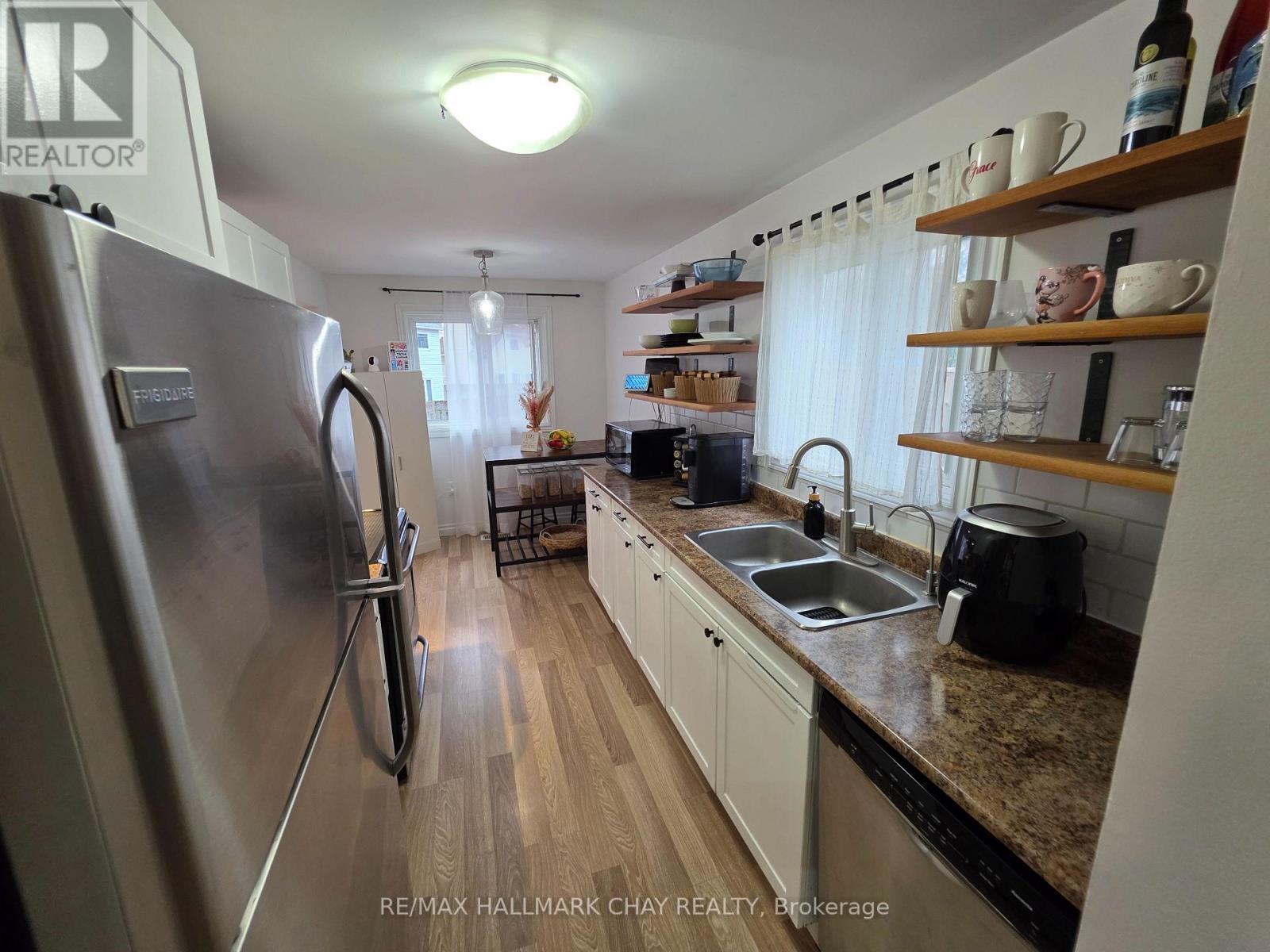 54 Shakespeare Crescent, Barrie (Letitia Heights), Ontario  L4N 6C1 - Photo 8 - S12573130