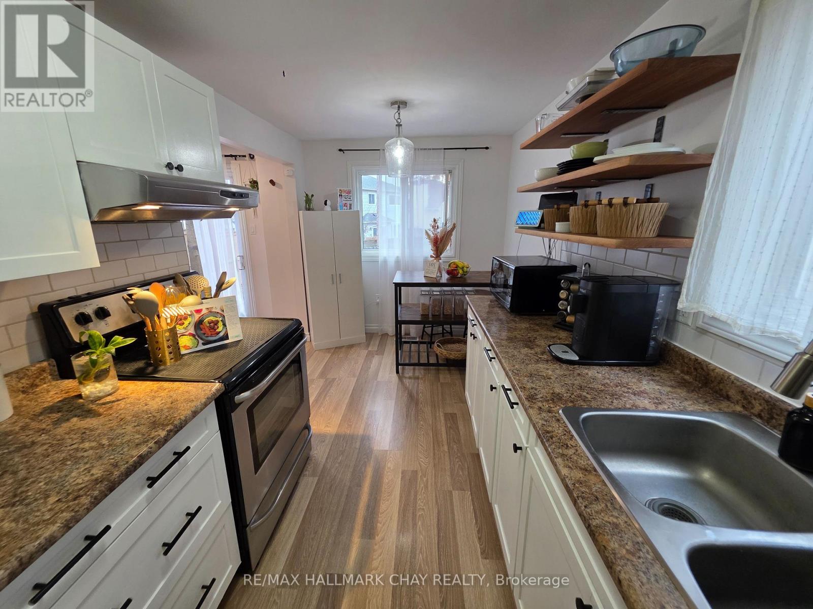 54 Shakespeare Crescent, Barrie (Letitia Heights), Ontario  L4N 6C1 - Photo 9 - S12573130