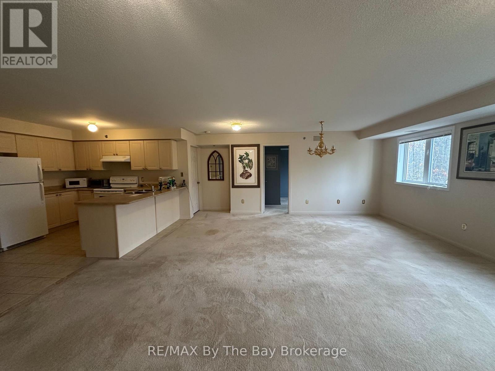 202 - 16 Westbury Avenue, Wasaga Beach, Ontario  L9Z 0B8 - Photo 2 - S12573144