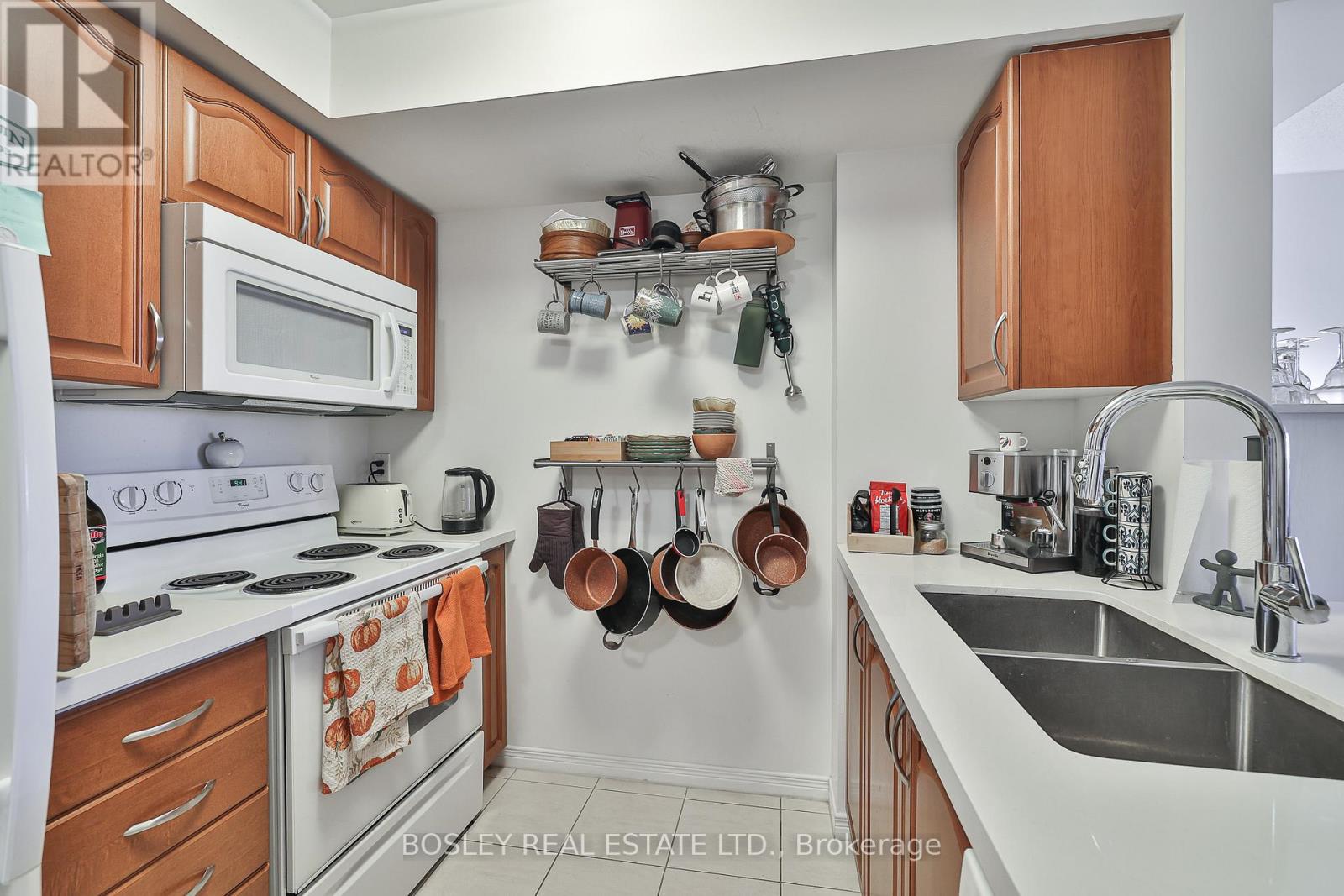 2007 - 60 Heintzman Street, Toronto, Ontario  M6P 5A1 - Photo 4 - W12573048