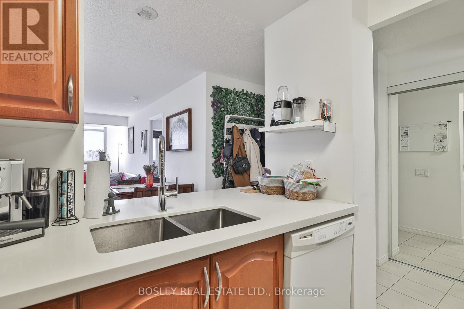 2007 - 60 Heintzman Street, Toronto, Ontario  M6P 5A1 - Photo 6 - W12573048