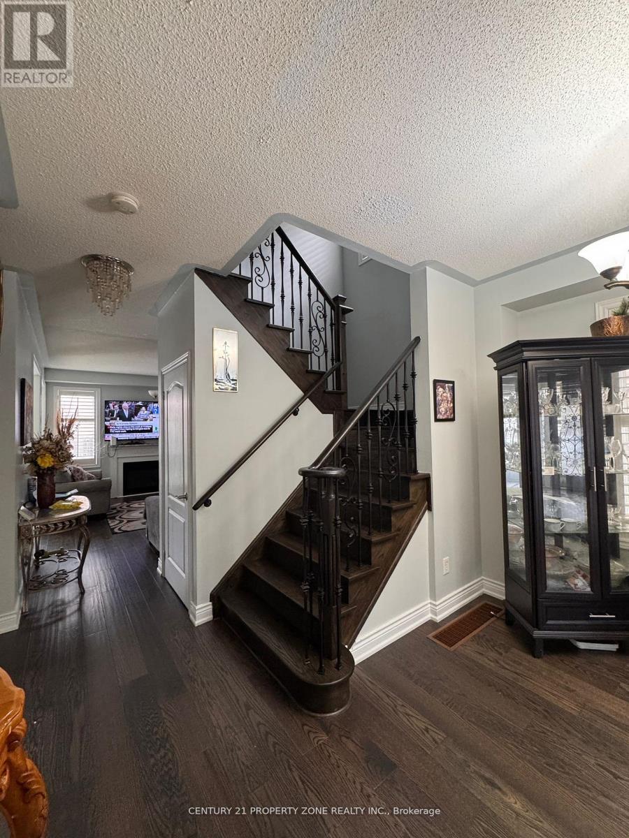 Room B - 33 Gamson Crescent, Brampton, Ontario  L6R 0V7 - Photo 9 - W12573090