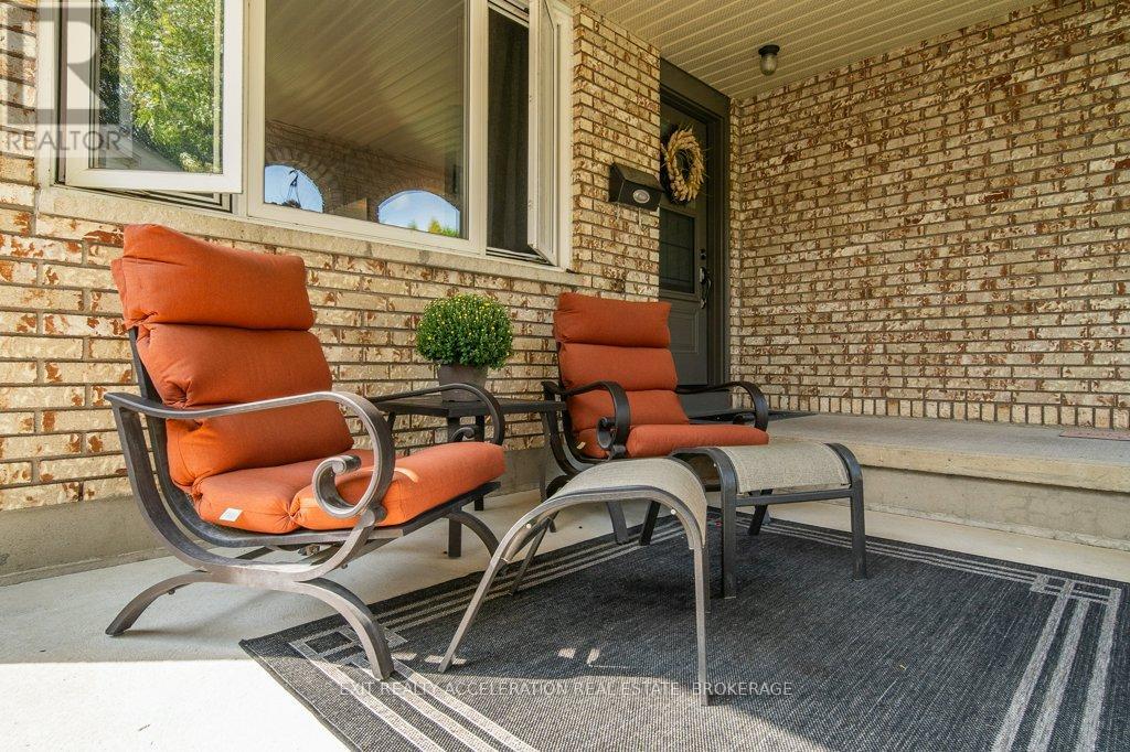 286 Barrett Boulevard, Greater Napanee, Ontario K7R 1G8 - Photo 6 - X12573204