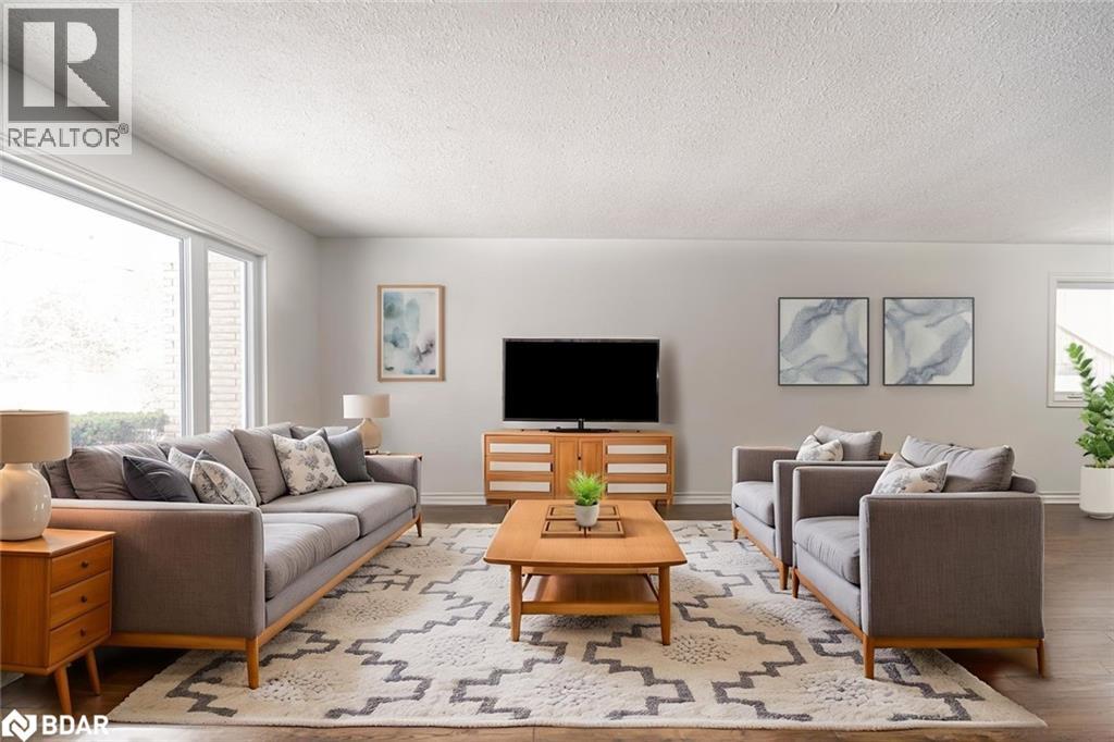 5853 Yonge Street, Innisfil, Ontario L0L 1K0 - Photo 2 - 40780757