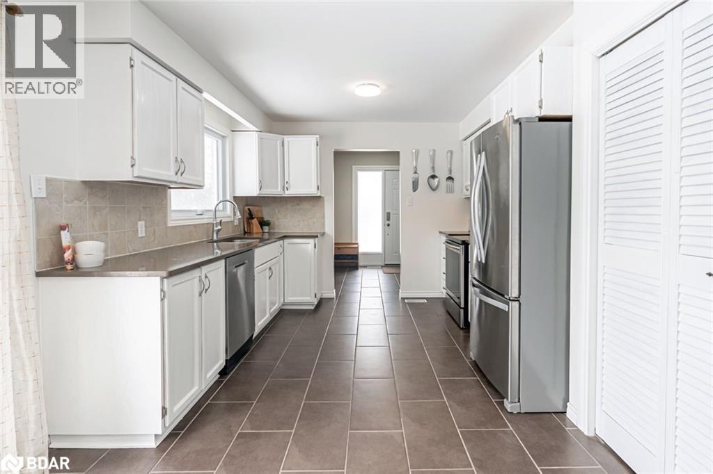 5853 Yonge Street, Innisfil, Ontario L0L 1K0 - Photo 6 - 40780757