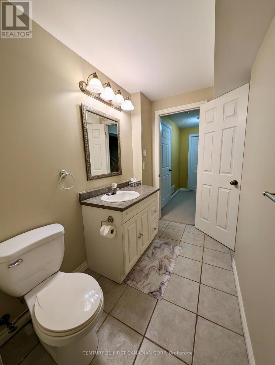 Lower - 924 Guildwood Boulevard, London North, Ontario  N6H 5S9 - Photo 9 - X12573196