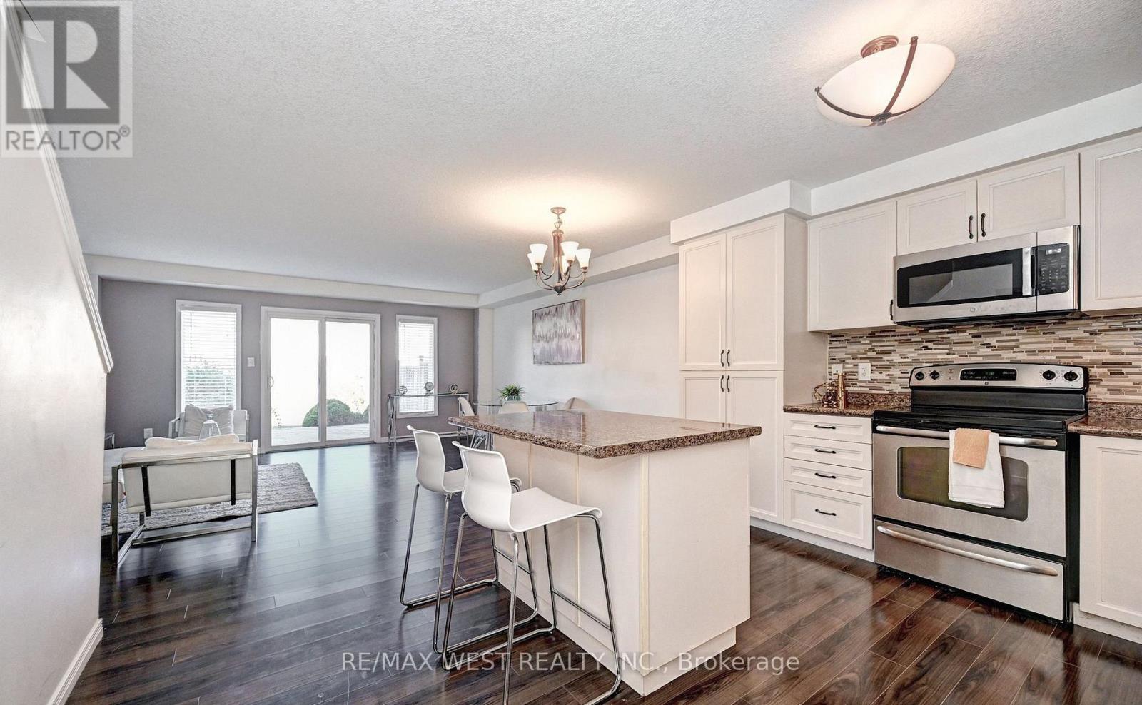 21 Machado Street, Kitchener, Ontario  N2R 0C1 - Photo 11 - X12573050