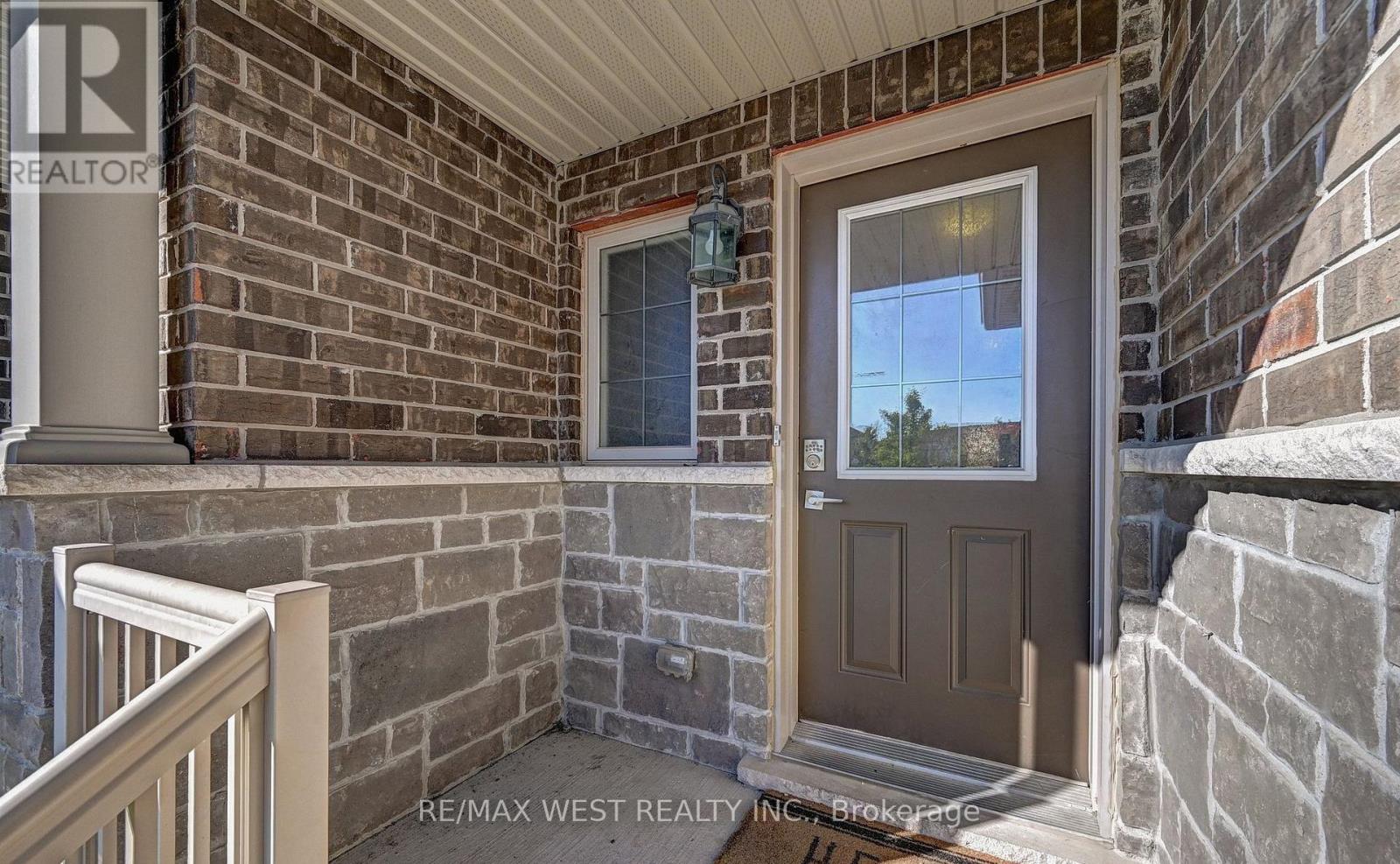 21 Machado Street, Kitchener, Ontario  N2R 0C1 - Photo 4 - X12573050