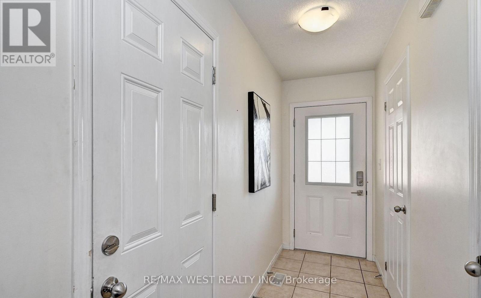 21 Machado Street, Kitchener, Ontario  N2R 0C1 - Photo 5 - X12573050