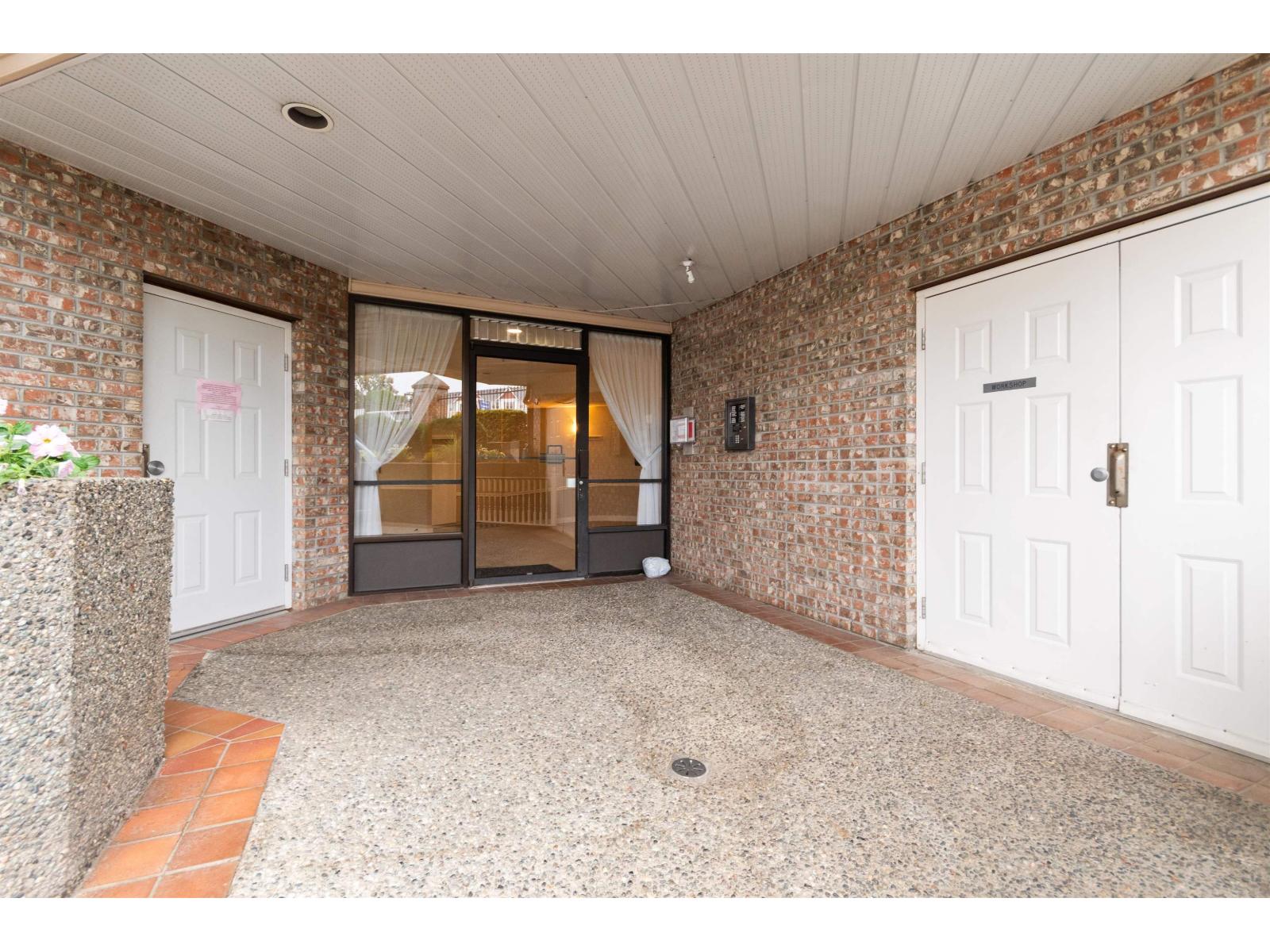 205 32669 George Ferguson Way, Abbotsford, British Columbia  V2T 4E4 - Photo 2 - R3069586