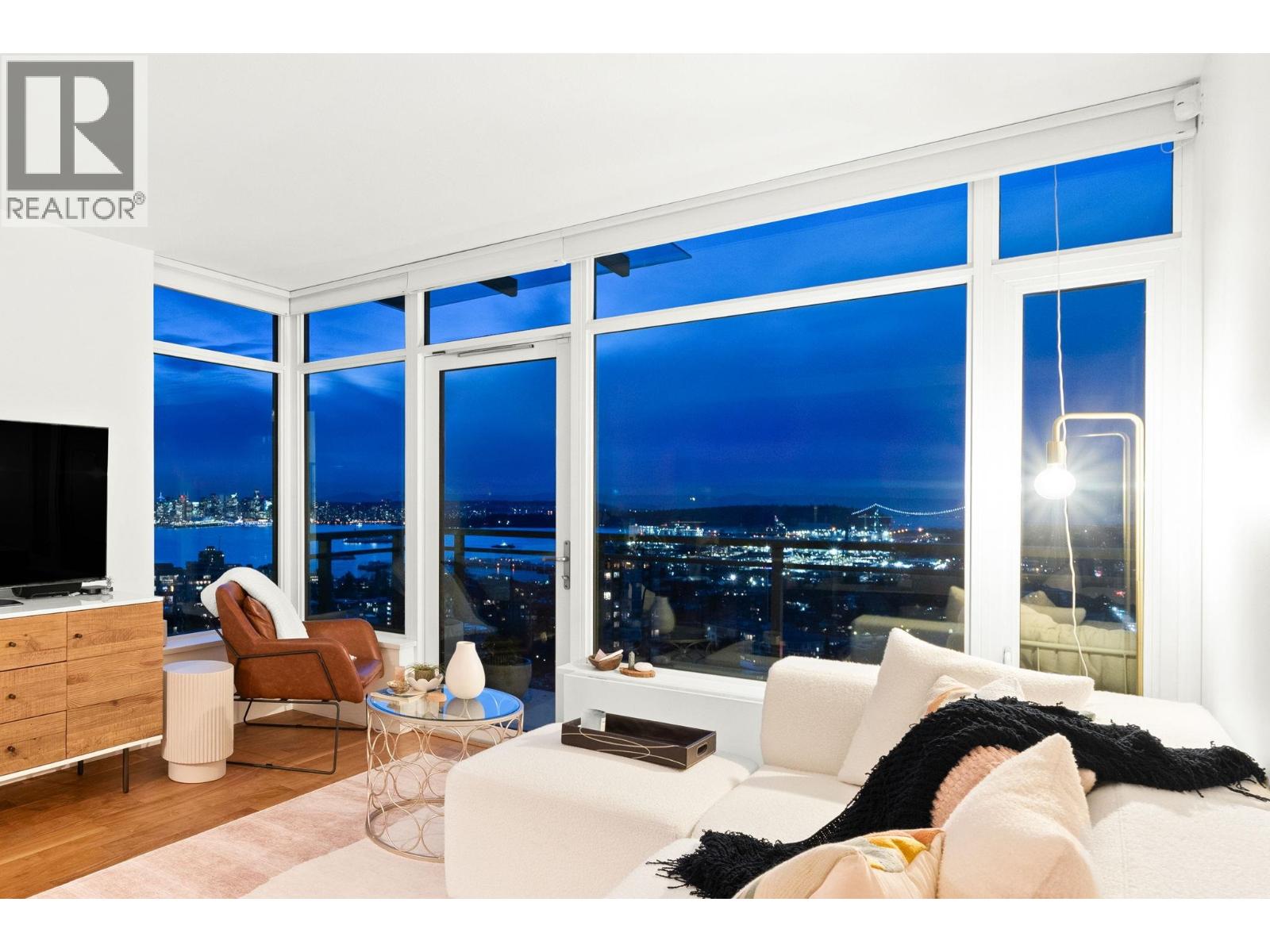 1503 111 E 13th Street, North Vancouver, British Columbia  V7L 0C7 - Photo 1 - R3069663